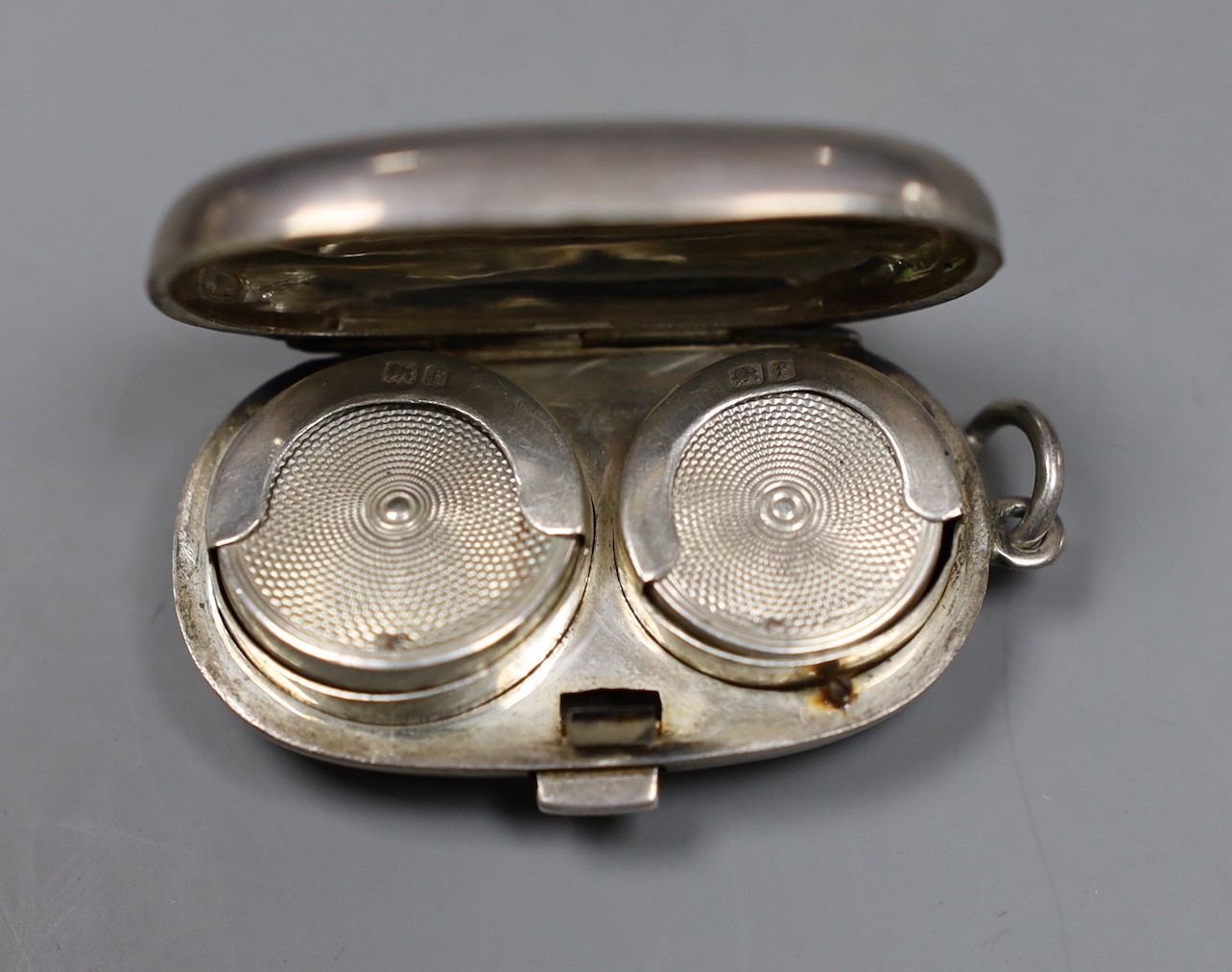 An Edwardian silver oval half sovereign/sovereign case, EJH, Birmingham, 1905, 5cm.